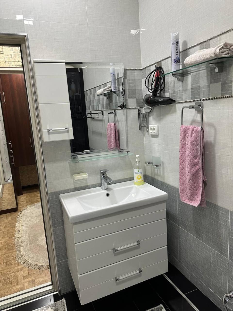 Hi-Tech Apartment In City Center Tasjkent Buitenkant foto
